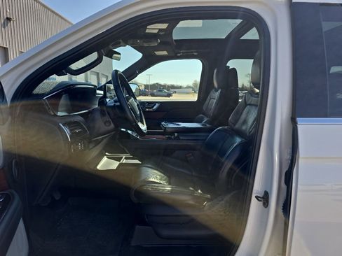 Used 2022 Lincoln Navigator L Reserve AWD/4WD image 12
