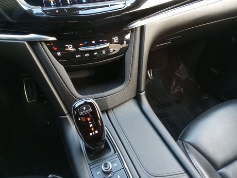 Used 2023 Cadillac XT6 Sport w/ Technology Package image 17