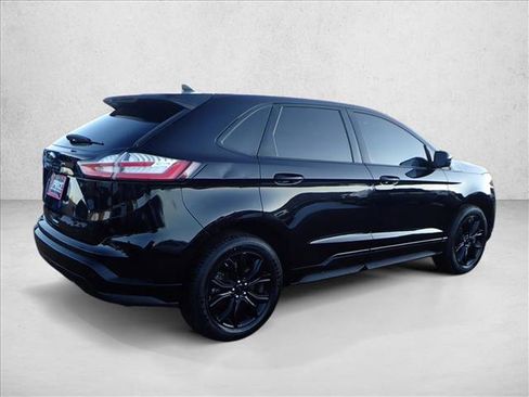 Used 2023 Ford Edge SE w/ Black Appearance Package image 4