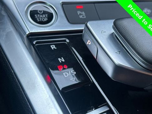 Used 2024 Audi Q8 e-tron Premium image 28