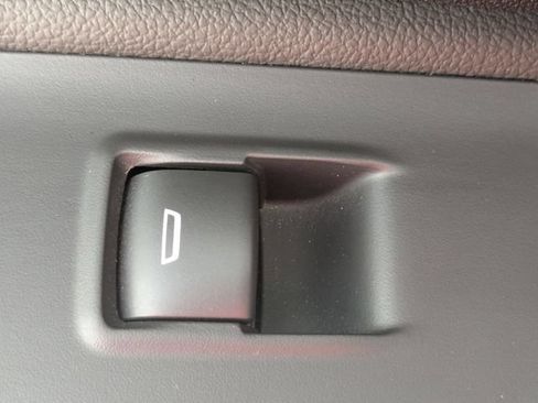 Used 2024 GMC Terrain SLT FWD image 25