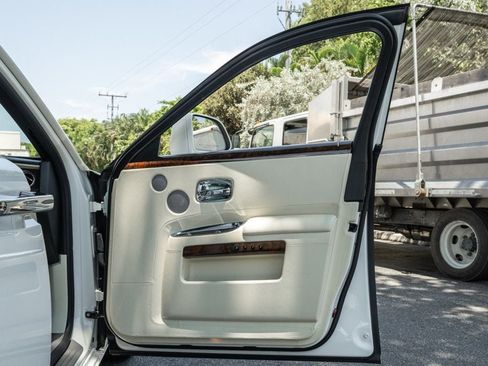 Used 2013 Rolls-Royce Ghost RWD image 34