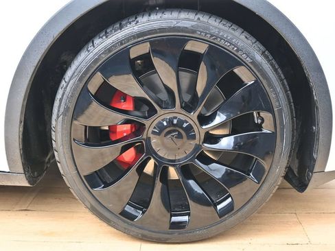 Used 2023 Tesla Model Y Performance AWD/4WD image 14