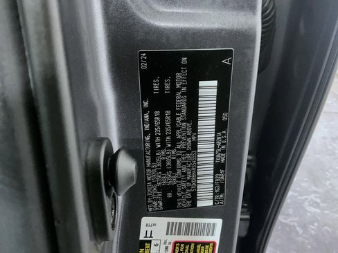 Used 2024 Toyota Highlander LE image 27