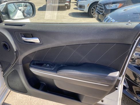 Used 2022 Dodge Charger SXT RWD image 16