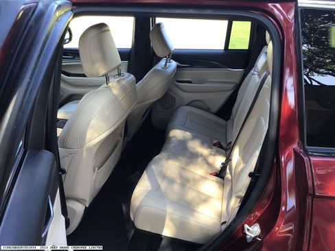 Used 2023 Jeep Grand Cherokee Limited RWD image 9