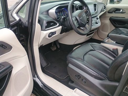 Certified 2023 Chrysler Pacifica Touring-L FWD image 20