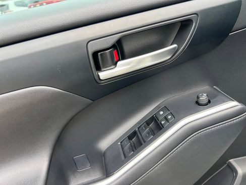 Used 2023 Toyota Highlander XSE image 31