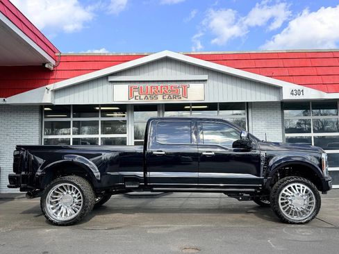 Used 2025 Ford F450 Platinum w/ Platinum Plus Package image 2