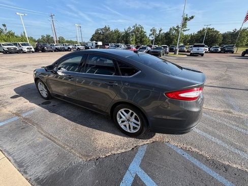 Used 2015 Ford Fusion SE FWD image 4