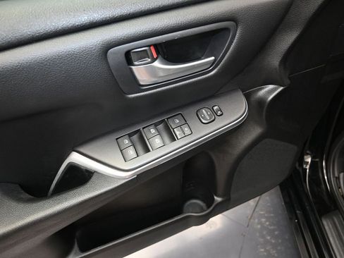 Used 2016 Toyota Camry SE FWD image 11