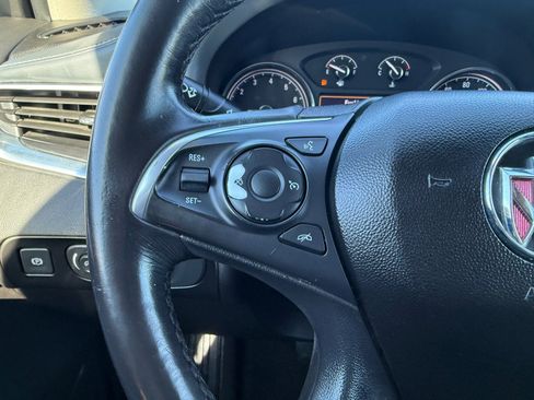 Used 2020 Buick Enclave Essence image 28