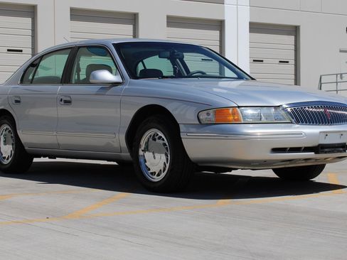 Used 1996 Lincoln Continental image 4