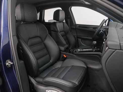 Certified 2025 Porsche Macan image 20