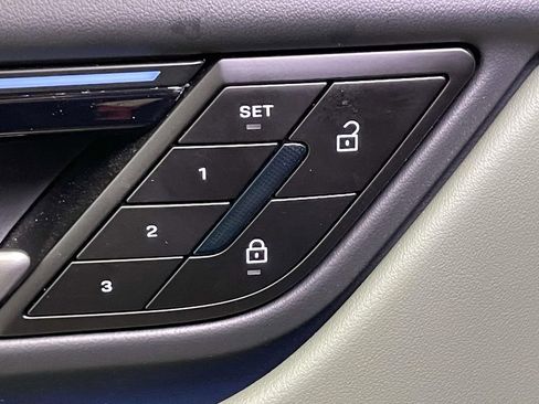 Used 2025 Porsche Macan 4 Electric image 35