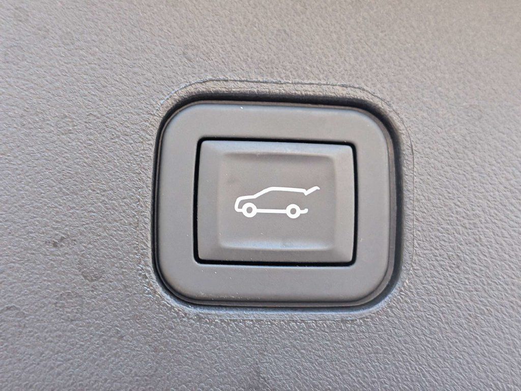 Certified 2024 Cadillac Lyriq Luxury RWD image 15