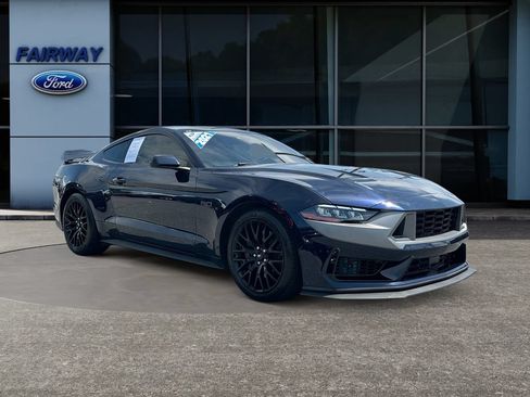 Used 2021 Ford Mustang GT Premium w/ GT Performance Package RWD image 3