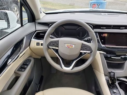 Certified 2024 Cadillac XT6 Premium Luxury image 18