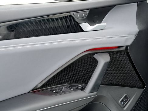 Used 2025 Volkswagen Tiguan SE R-Line AWD/4WD image 8