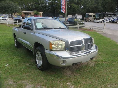 Used 2006 Dodge Dakota Laramie RWD image 4