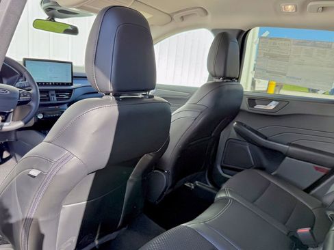 Certified 2025 Ford Escape SE image 12