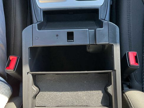 Used 2022 Ford Explorer XLT image 30