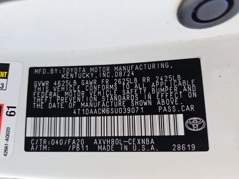 Used 2025 Toyota Camry LE FWD image 42