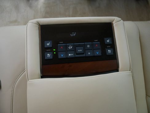 Used 2021 Lexus LX 570 4WD w/ Luxury Package image 12