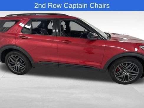 Used 2025 Ford Explorer ST image 2