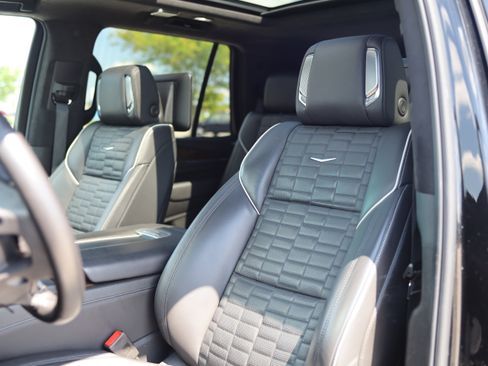 Used 2024 Cadillac Escalade Sport Platinum w/ LPO, ONYX Package AWD/4WD image 18