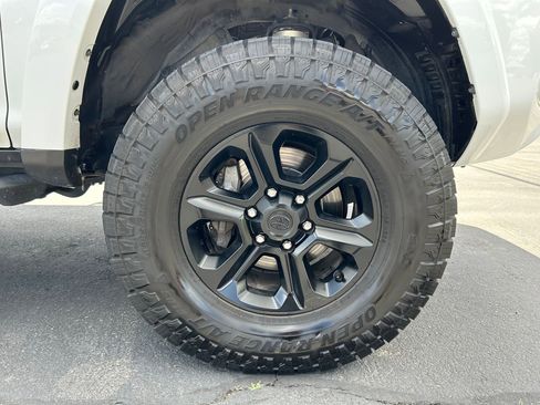 Used 2023 Toyota 4Runner SR5 AWD/4WD image 31