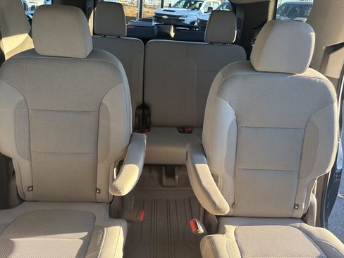 Used 2020 Chevrolet Traverse LT image 16