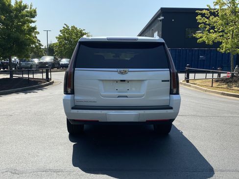 Used 2020 Cadillac Escalade ESV Platinum AWD/4WD image 17