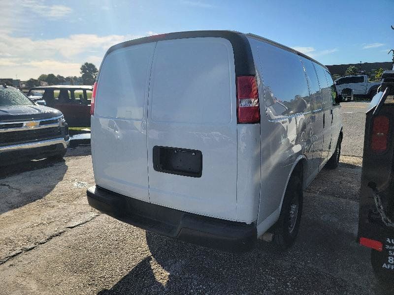 Used 2019 Chevrolet Express 2500 w/ Driver Convenience Package RWD image 7