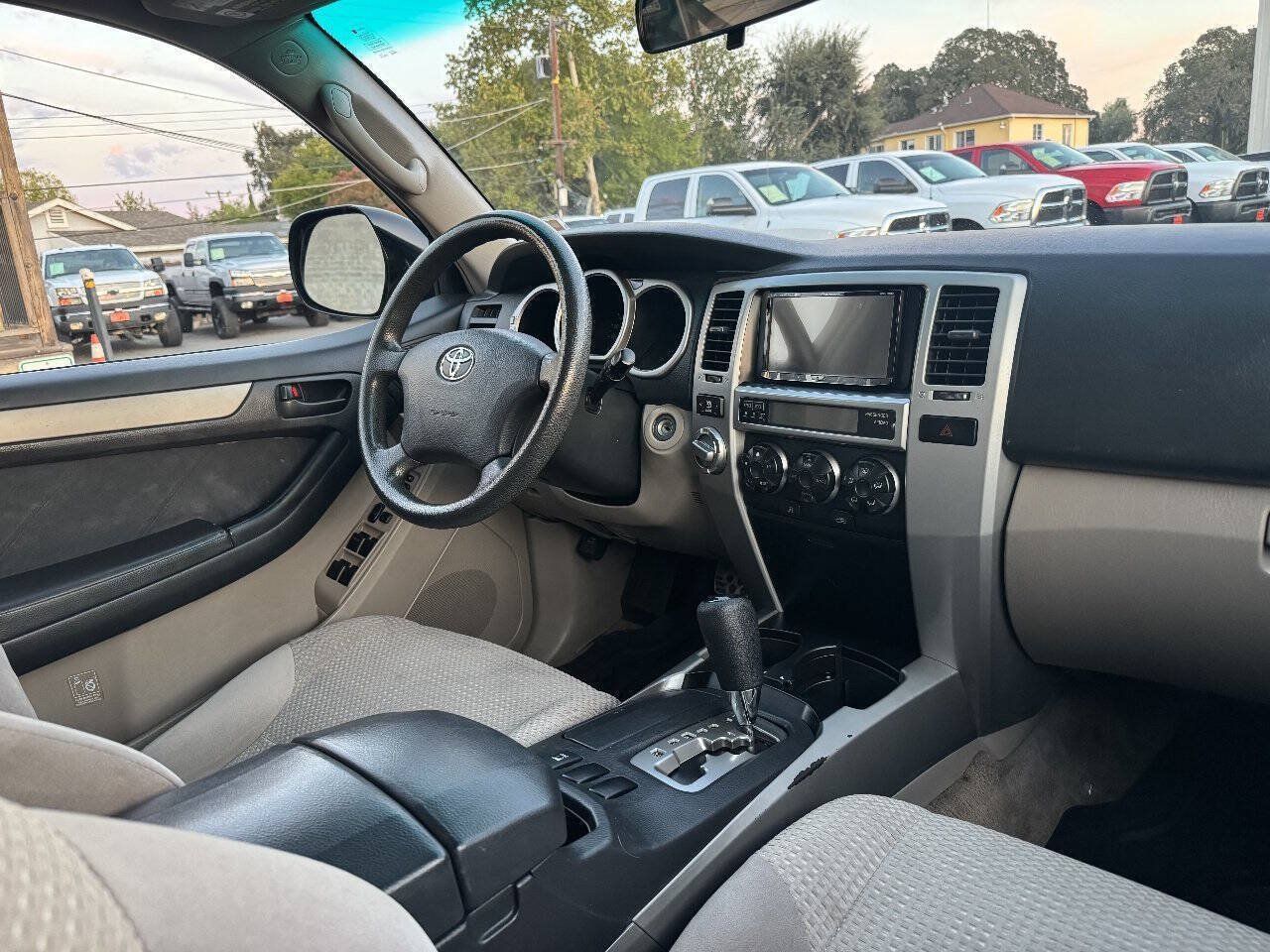 Used 2005 Toyota 4Runner SR5 AWD/4WD image 16