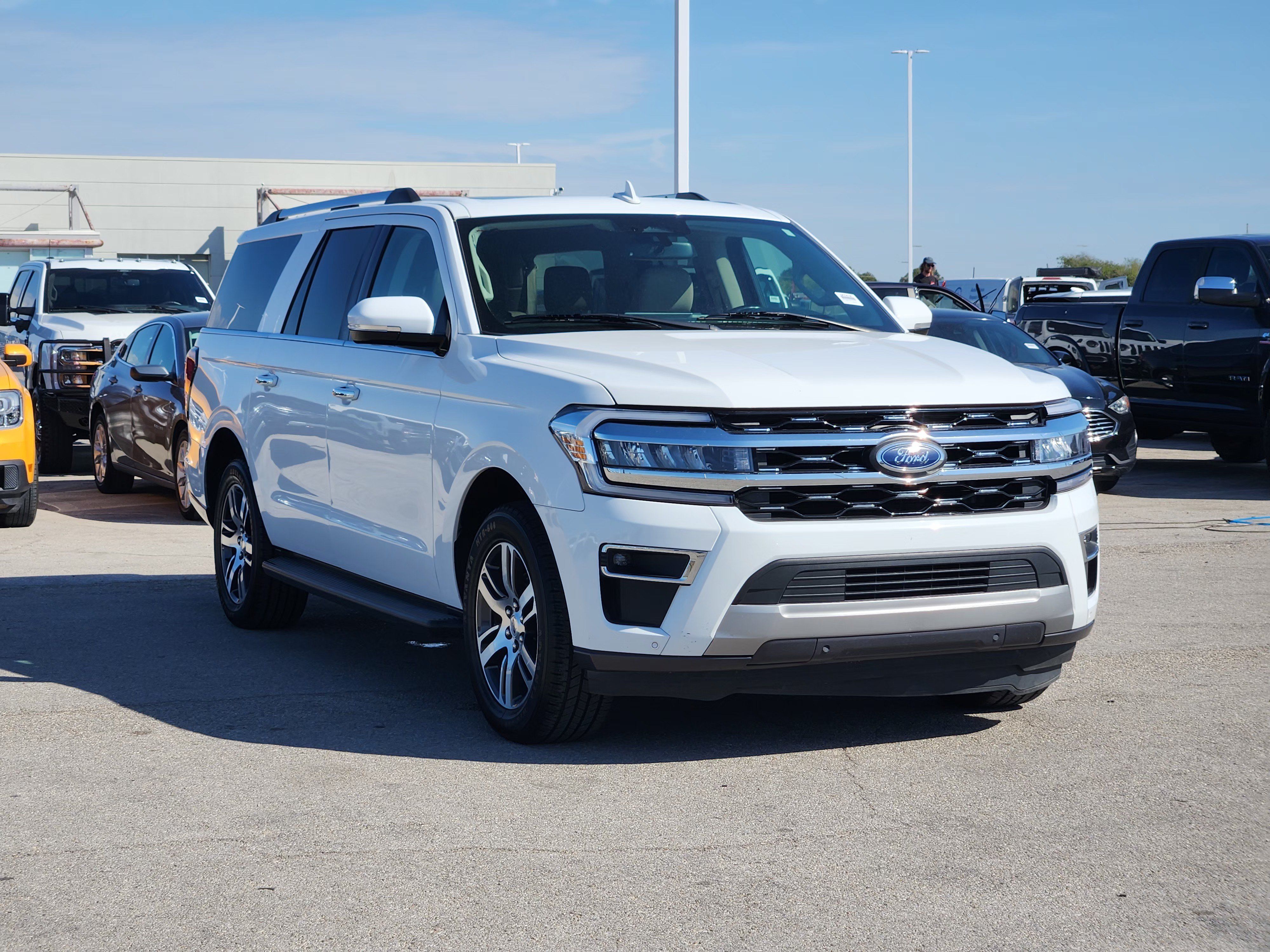 Used 2024 Ford Expedition Max Limited RWD image 3