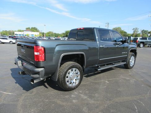 Certified 2019 GMC Sierra 2500 Denali w/ Duramax Plus Package AWD/4WD image 6