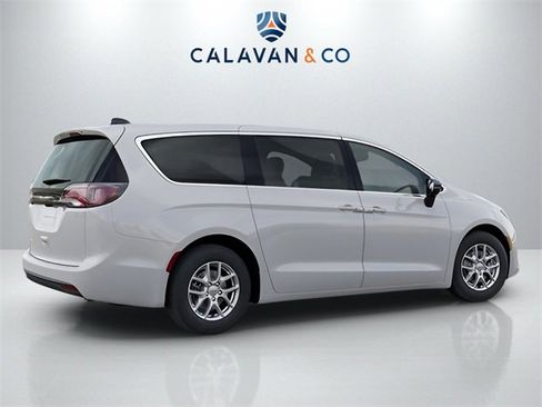 New 2026 Chrysler Voyager LX image 4