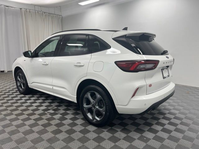 Used 2023 Ford Escape ST-Line w/ Tech Pack #1 AWD/4WD image 9