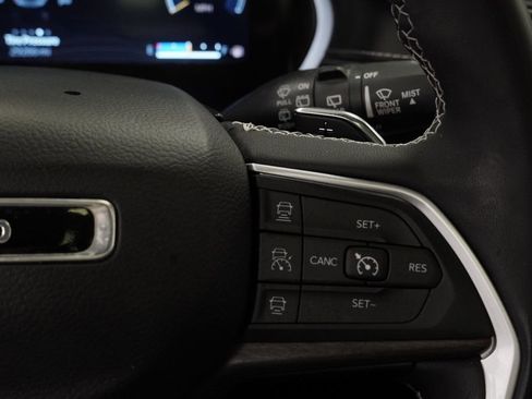 Certified 2023 Jeep Grand Cherokee Limited w/ Black Appearance Package image 41