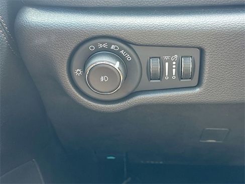 Used 2024 Chrysler Pacifica Pinnacle image 26