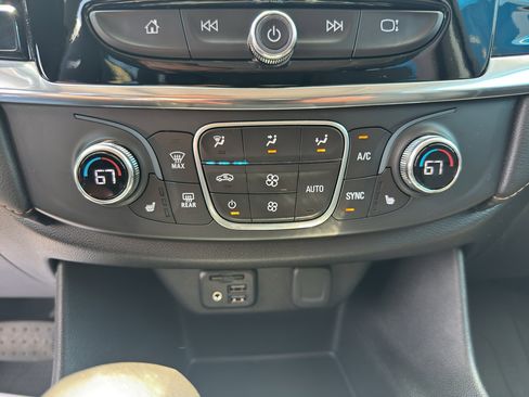 Used 2021 Chevrolet Traverse LT w/ LT Premium Package AWD/4WD image 23