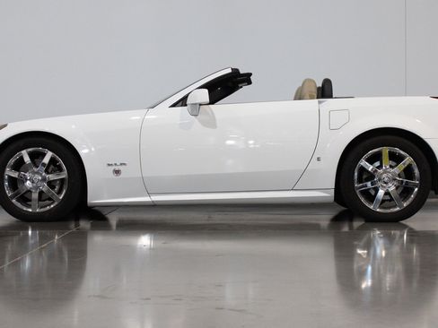 Used 2008 Cadillac XLR RWD image 38
