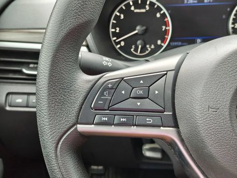 Used 2025 Nissan Altima 2.5 SV FWD image 16