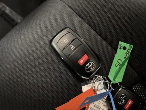 Used 2024 Toyota Corolla Cross SE image 24