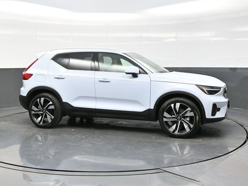 Used 2024 Volvo XC40 B5 Ultimate image 8