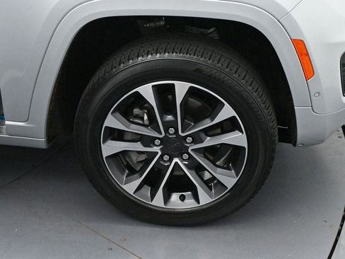 Used 2023 Jeep Grand Cherokee L Overland AWD/4WD image 39