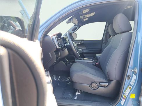 Used 2019 Toyota Tacoma TRD Off-Road w/ Technology Package AWD/4WD image 10