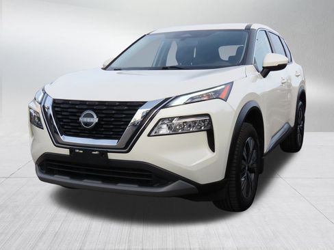 Used 2023 Nissan Rogue SV image 3