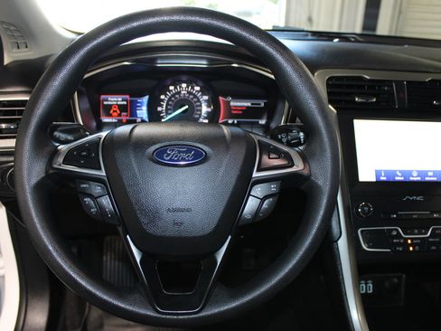 Used 2020 Ford Fusion SE FWD image 10